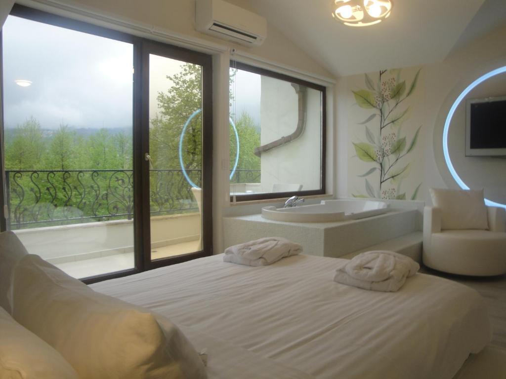Lale Hotel 3*