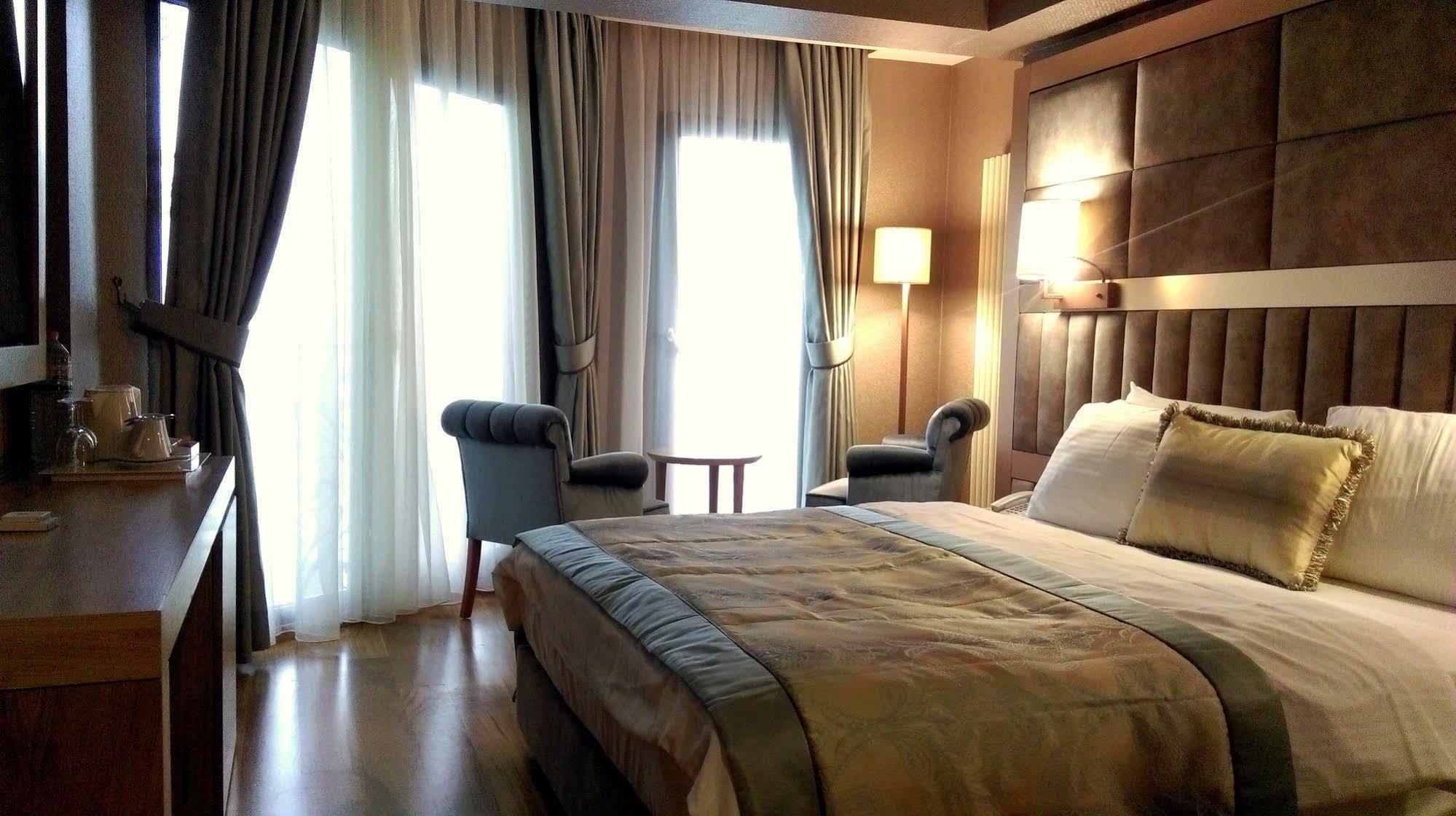 Lale Hotel 3*